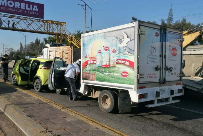 Se registra choque vehicular múltiple en la avenida Morelos Norte de Morelia, salida a Salamanca