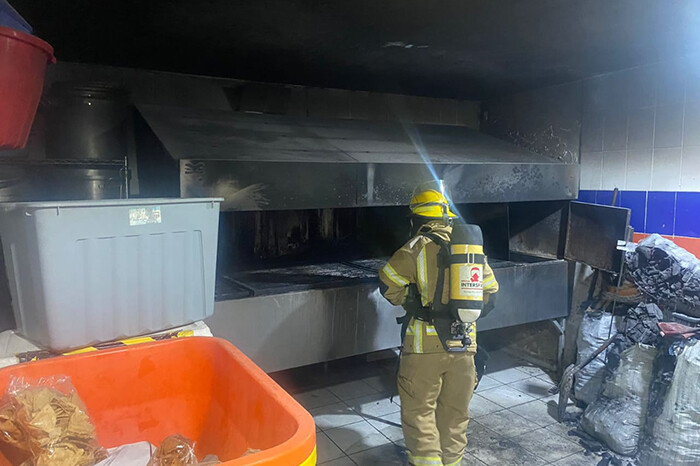 Se registra conato de incendio en rosticería de la avenida Periodismo, en Morelia