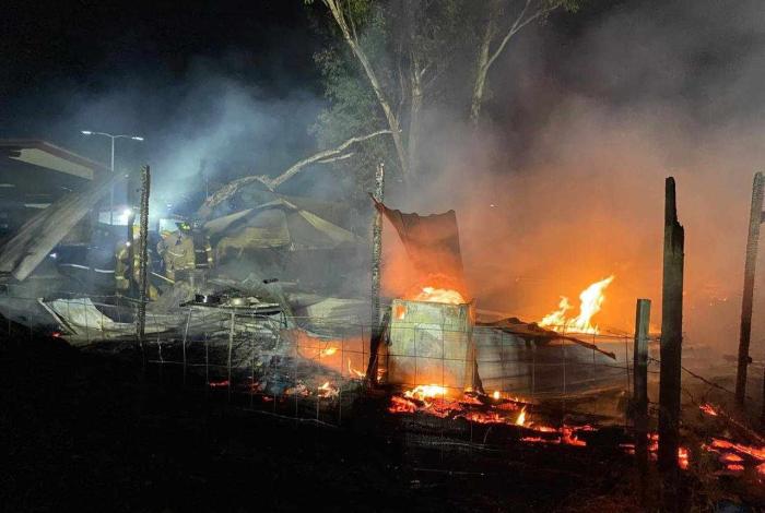 Se registra incendio de casa de madera y láminas en la colonia moreliana Libertad