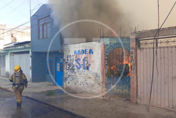 Se registra incendio de domicilio en la colonia Ejidal Tres Puentes, Morelia