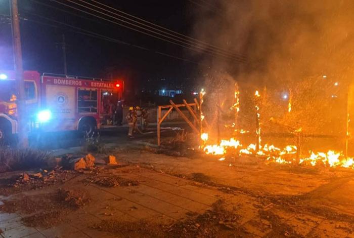 Se registra incendio de una cabaña en la colonia Ana María Gallaga, en Morelia