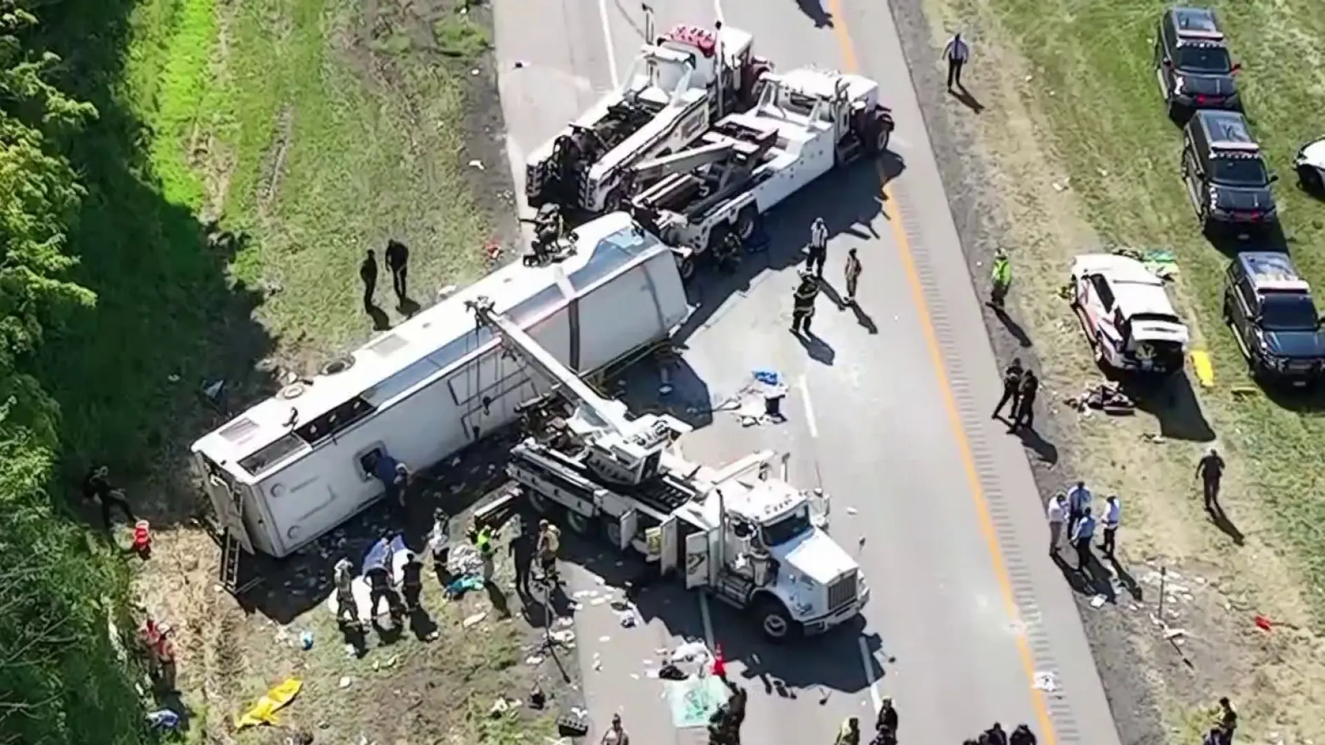 Se reportan al menos 3 muertos y varios heridos tras volcadura de autobús en Nueva York