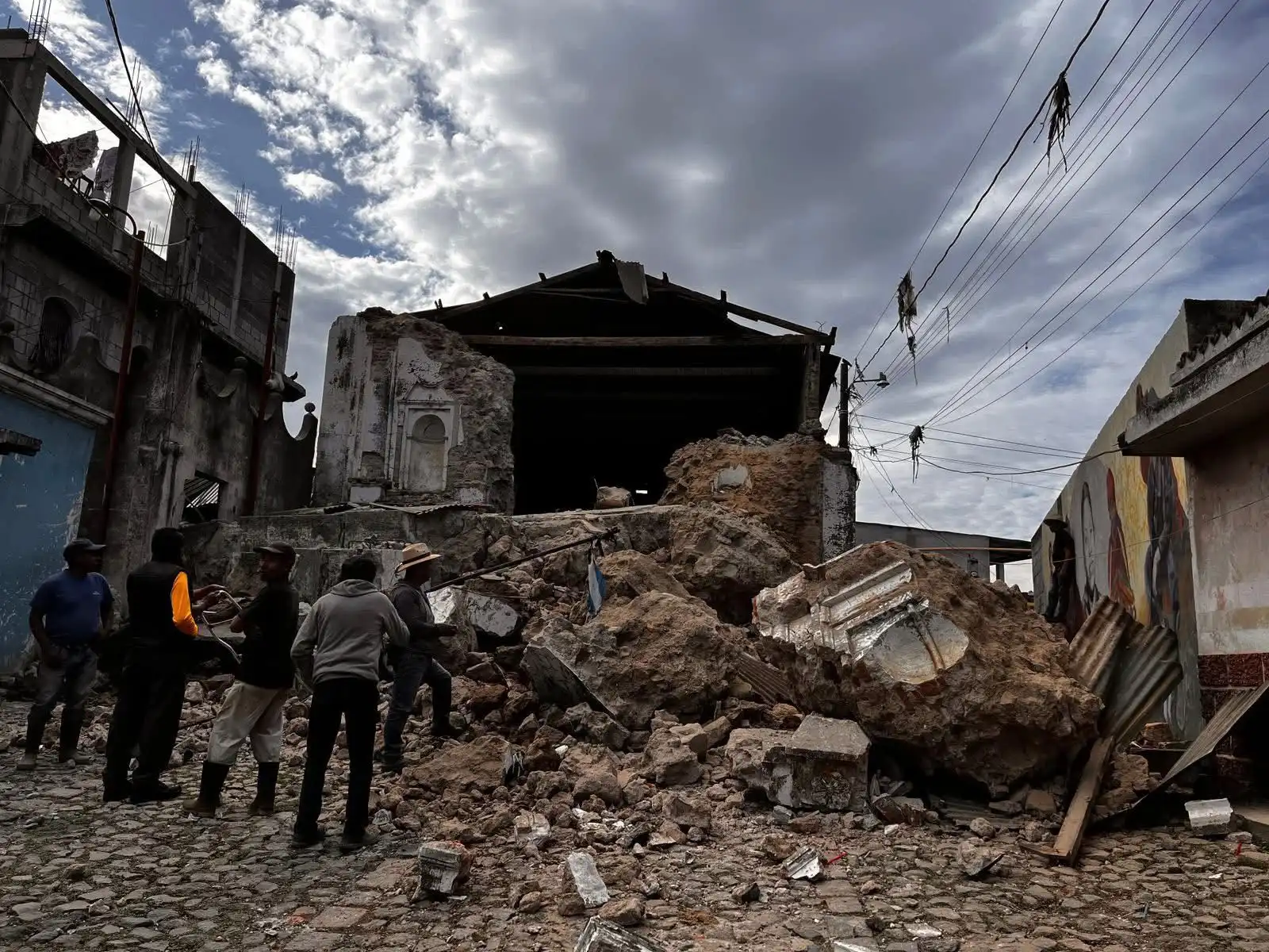 Se sacude Guatemala tras terremotos