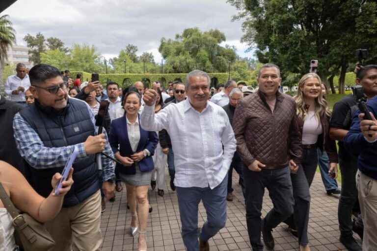 Se vuelve a burlar Raúl Morón de la dirigencia nacional de Morena, dice que hasta noviembre definirá su verdadera ruta política