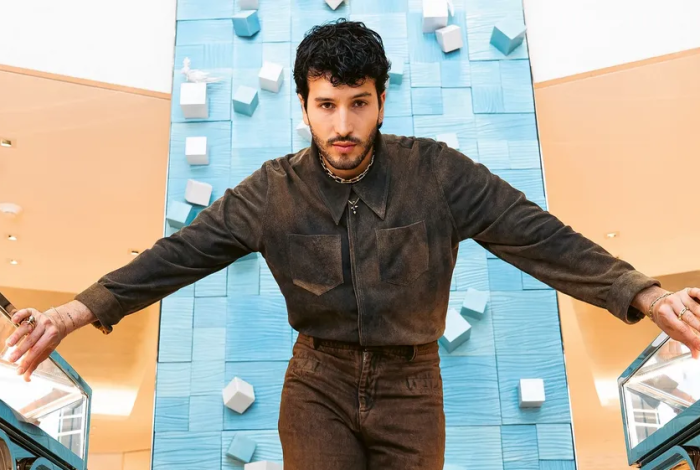 Sebastián Yatra sorprende en boda y habla de su soltería