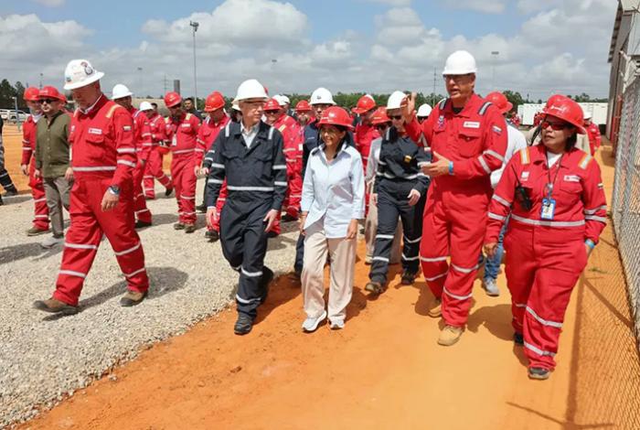 Secretario de Energía de EUA visita campo petrolero operado por Chevron en Venezuela