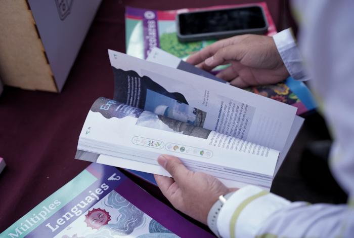 SEE verifica uso de libros de texto gratuitos en escuelas públicas