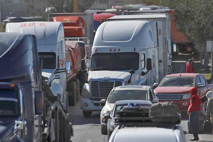 Segob llama al diálogo a transportistas ante anuncio de paro nacional