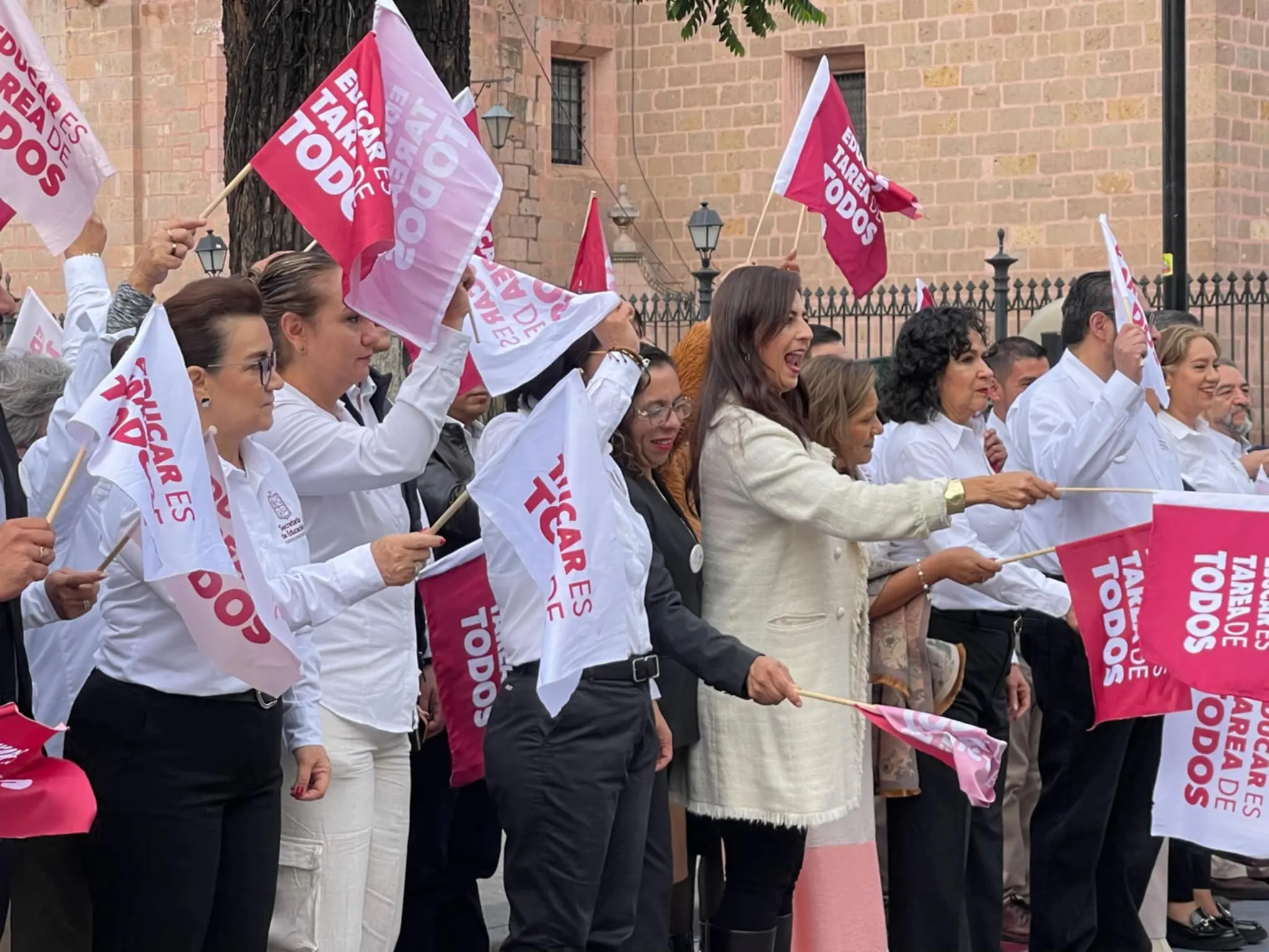 Seis millones de libros de texto llegarán a escuelas de Michoacán, anuncia Gabriela Molina