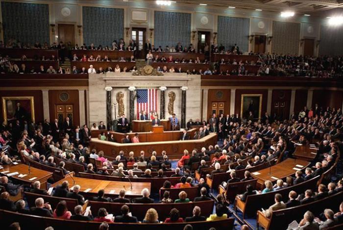 Senado de EUA aprueba resolución para intentar bloquear más incursiones de Trump en Venezuela