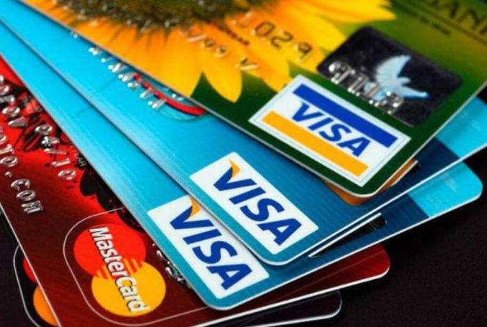 Ser jóvenes y uso de tarjetas crediticias no bancarias, riesgo de sobreendeudamiento