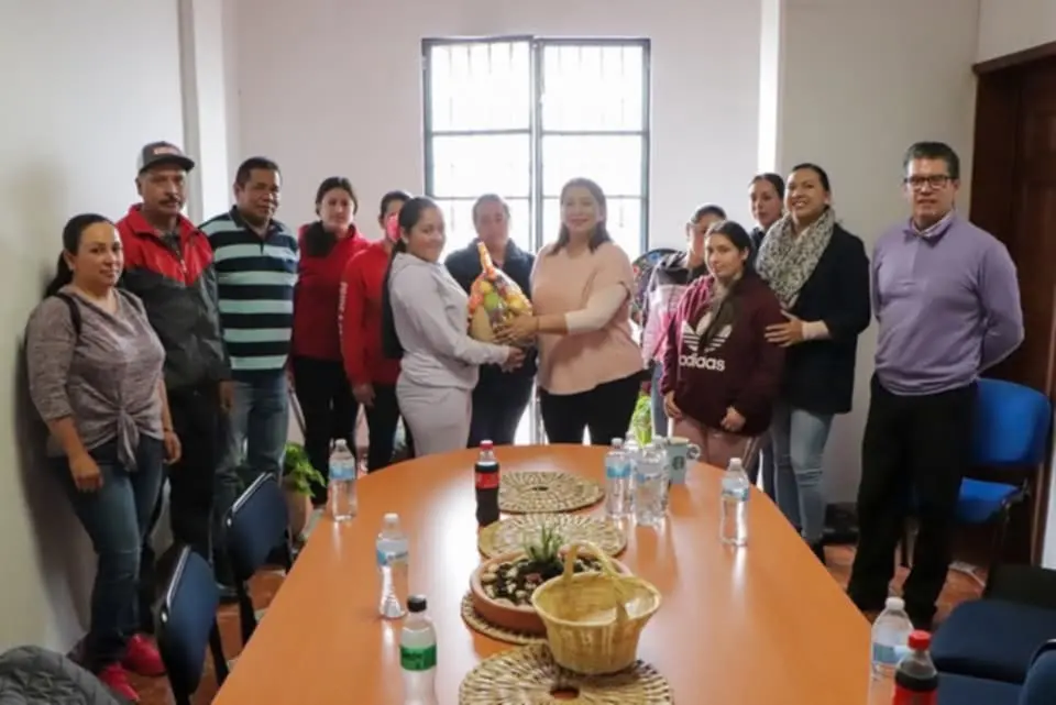 Será Alma Mireya González madrina de generación en Sanambo