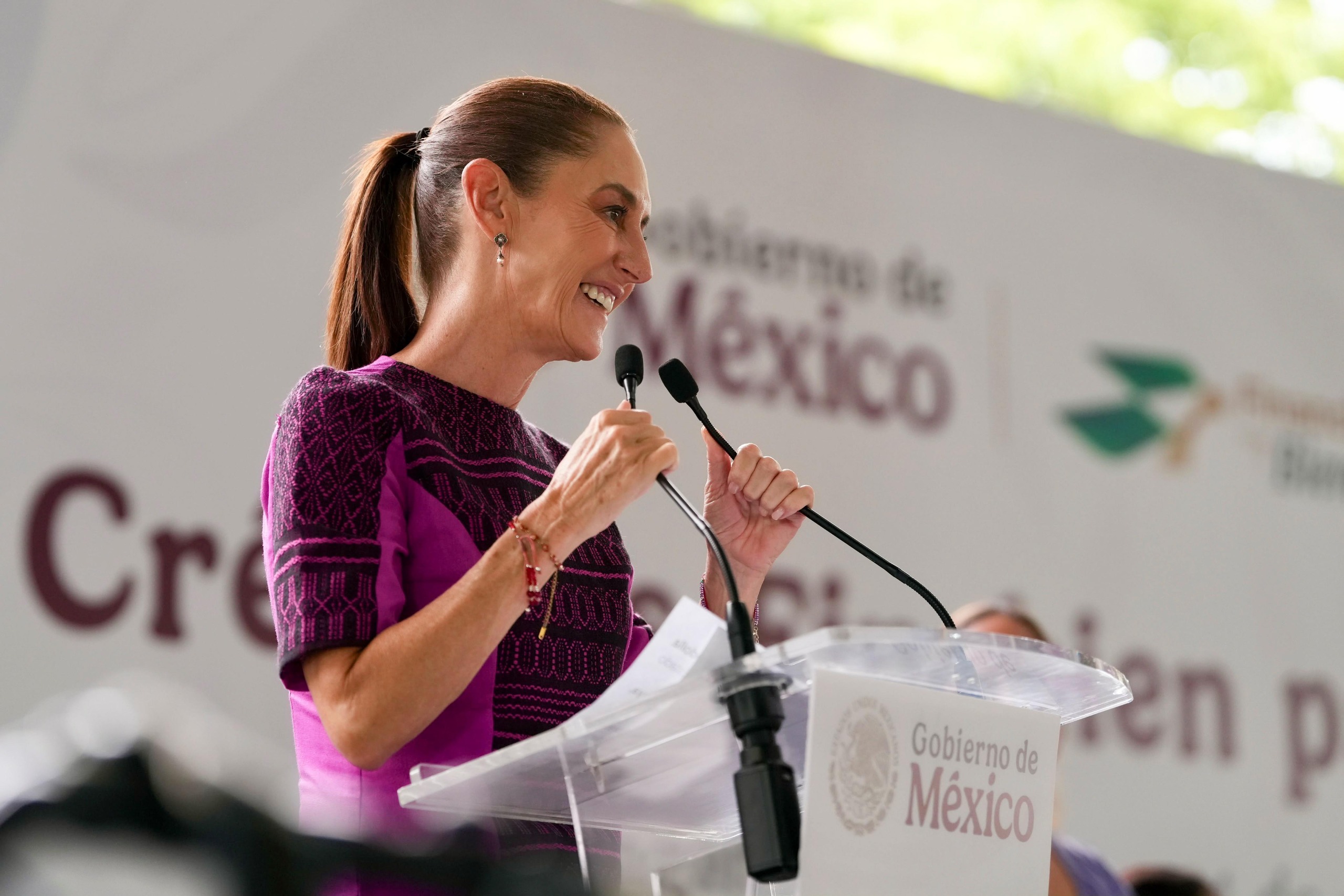 Sheinbaum entrega 56 mil créditos a mujeres en Michoacán