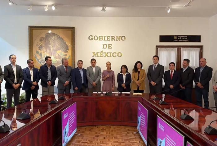 Sheinbaum firma acuerdos con productores para blindar la seguridad, sanidad y sustentabilidad del aguacate