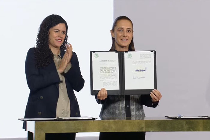 Sheinbaum firma decreto sobre renuncia a la doble nacionalidad para candidaturas