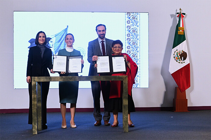 Sheinbaum firma las reformas constitucionales de Pemex-CFE y de trenes de pasajeros