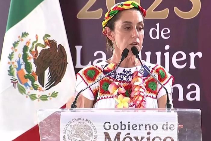 Sheinbaum recibe bastón de mando de pueblos indígenas en Veracruz