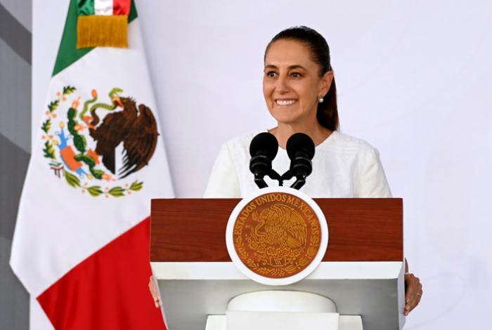 Sheinbaum reconoce que es "complejo" negociar con Trump por su política arancelaria