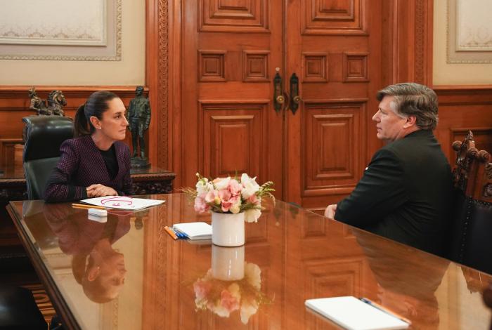 Sheinbaum se reúne con el subsecretario de Estado de EU en Palacio Nacional