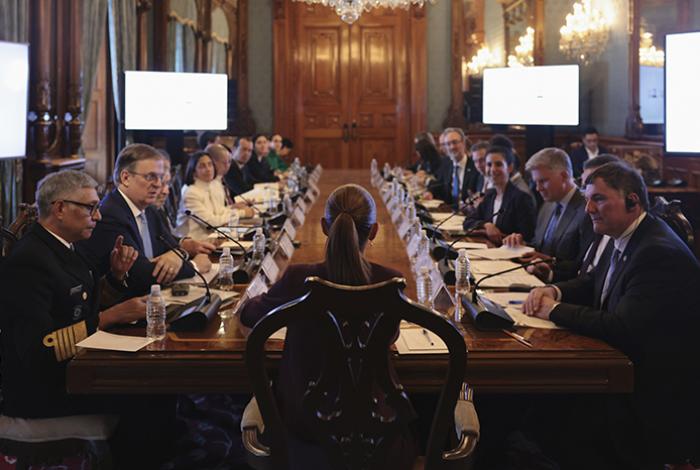 Sheinbaum se reúne funcionarios y empresarios canadienses para estrechar relaciones