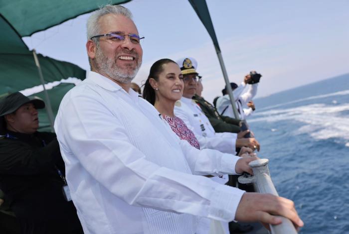 Sheinbaum y Bedolla encabezan ceremonia para honrar a la Marina Armada desde Michoacán