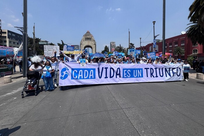 “¡Sí a la vida!”: miles marchan con esperanza en el corazón de México