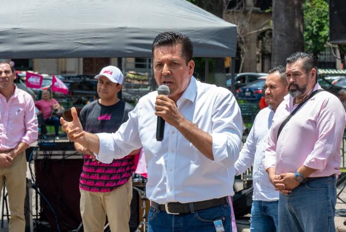 Silvano Aureoles, perseguido político, no prófugo: Antonio García Conejo