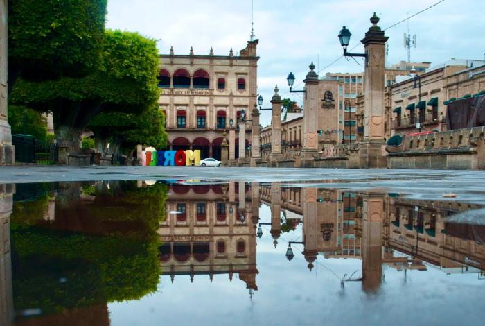 Sin permiso para servicio en exteriores, seis establecimientos en Centro Histórico