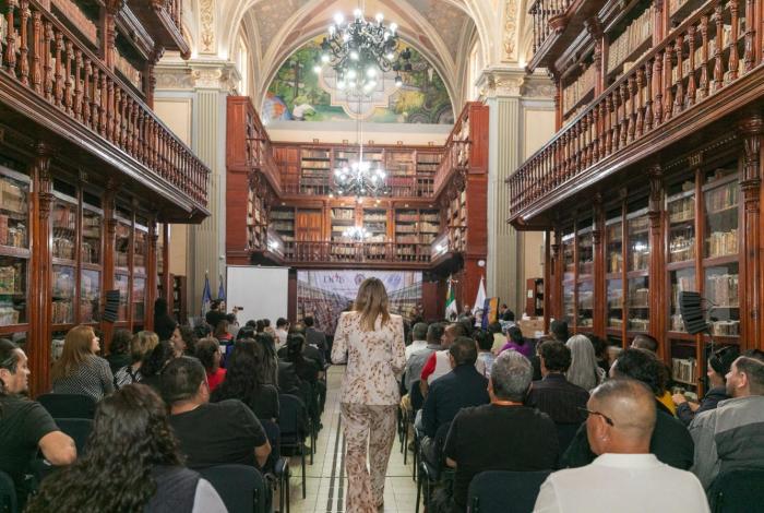 Sistema Bibliotecario de la UMSNH con insignia de calidad en gestión de Yarabí Ávila