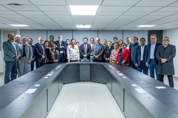 SNTSS e IMSS logran acuerdo salarial de 8%, el más alto en 20 años