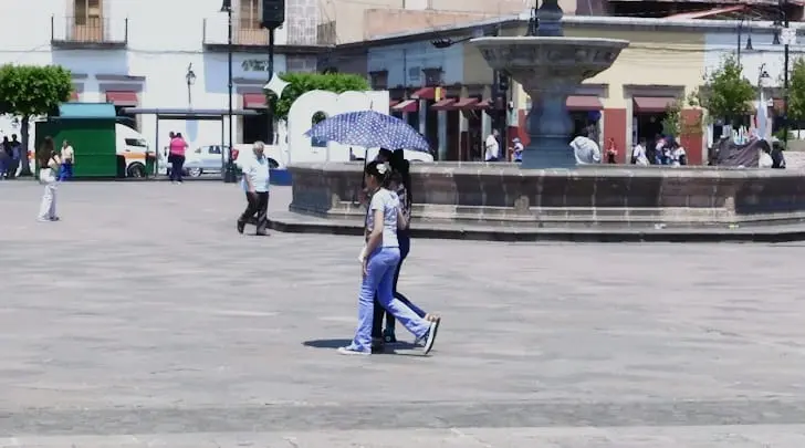 Sol implacable en Morelia; el calor no da tregua
