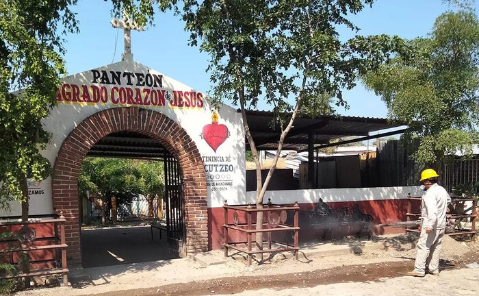 SSM intensifica fumigación de panteones ante afluencia por Día de Muertos