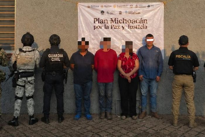 SSP brinda apoyo en cateos en Tzitzio; detienen a 4 personas y aseguran droga