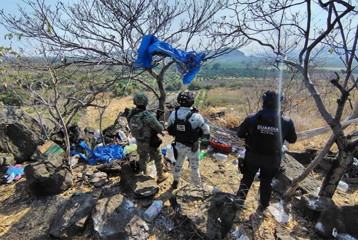SSP desactiva 15 artefactos explosivos y destruye campamento clandestino en Apatzingán
