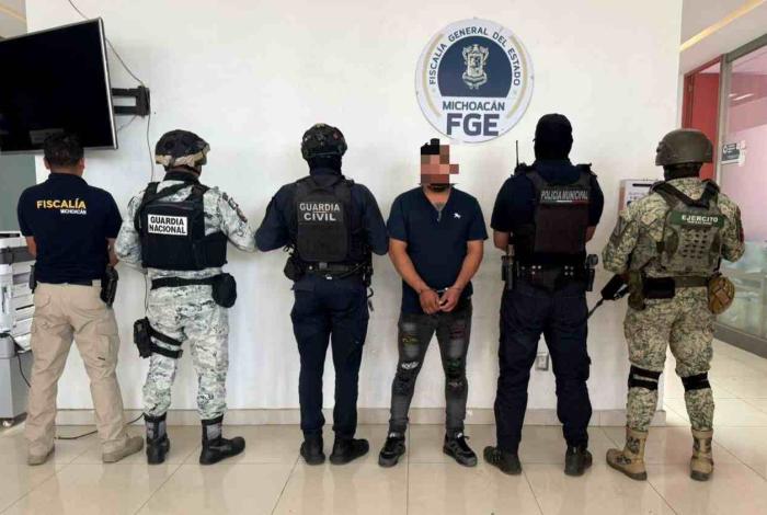 SSP detiene a 3 hombres en Zamora y Jacona; asegura arma de fuego y droga