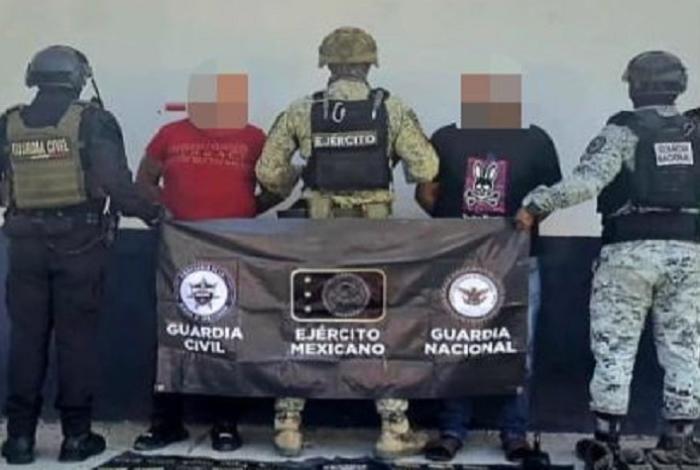 SSP y Defensa detienen a dos hombres armados entre Apatzingán-Tepalcatepec