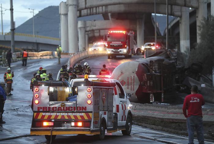 Sube a diez la cifra de muertos por la explosión de un camión de gas en Ciudad de México
