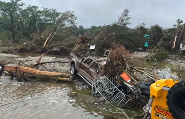 Suben a 82 los muertos por las inundaciones en el centro-sur de Texas; siguen las labores de rescate