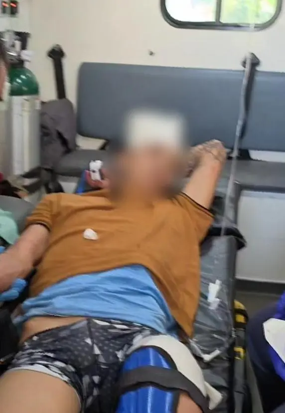 Sujeto apunta con replica de arma a policías, termina herido y detenido