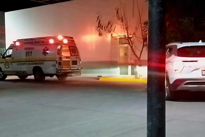 Sujetos a bordo de una moto dejan herido de bala a un joven en Apatzingán