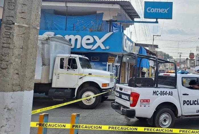 Sujetos armados disparan frente a tienda de pinturas en Uruapan