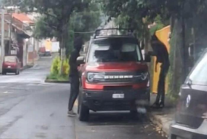 Sujetos armados perpetraron el robo de un vehículo en Uruapan, antes intentaron llevarse una camioneta