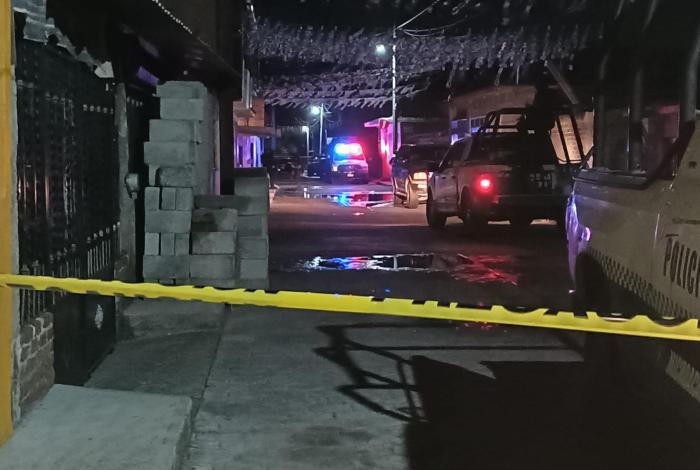 Sujetos disparan contra domicilio en Queréndaro; dos hombres quedan heridos