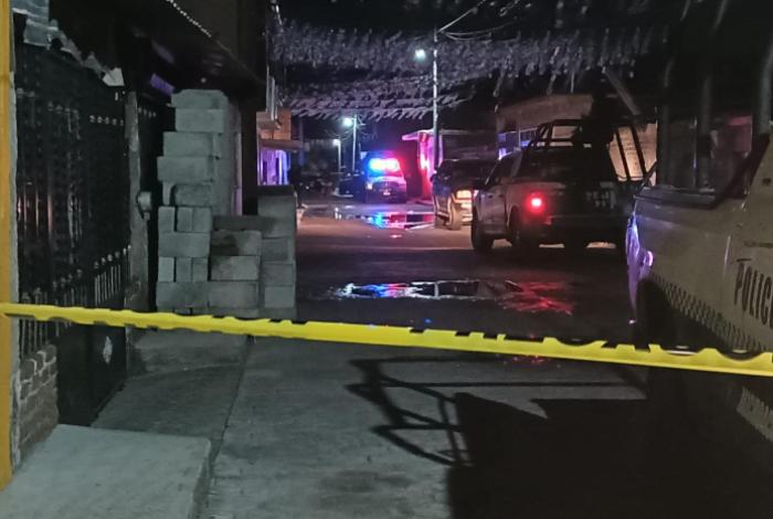Sujetos disparan contra domicilio en Queréndaro; dos hombres quedan heridos