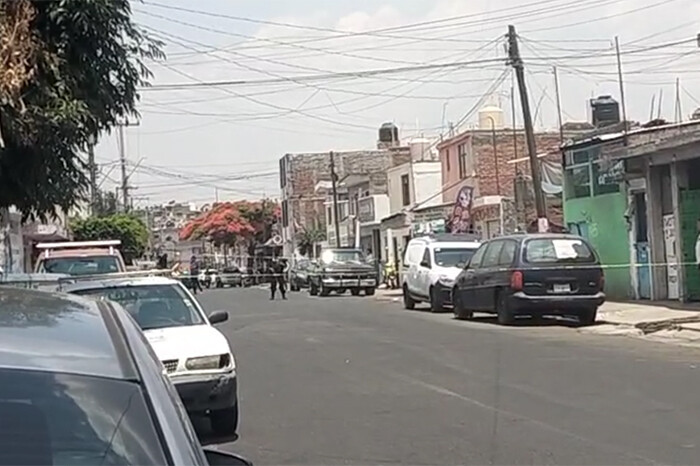 Sujetos en moto balean a cliente de una taquería en la avenida Quinceo, en Morelia