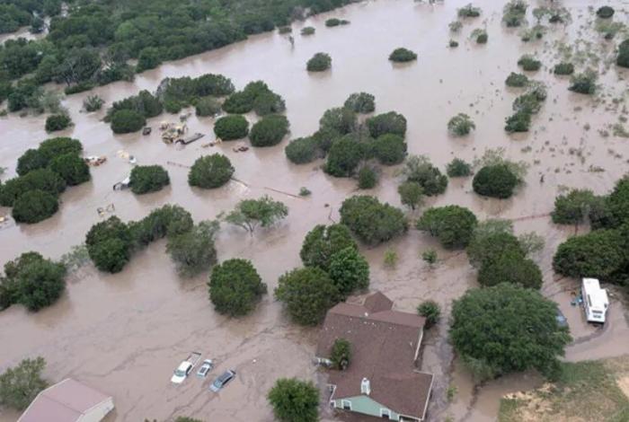 Suman 109 muertos por inundaciones en Texas