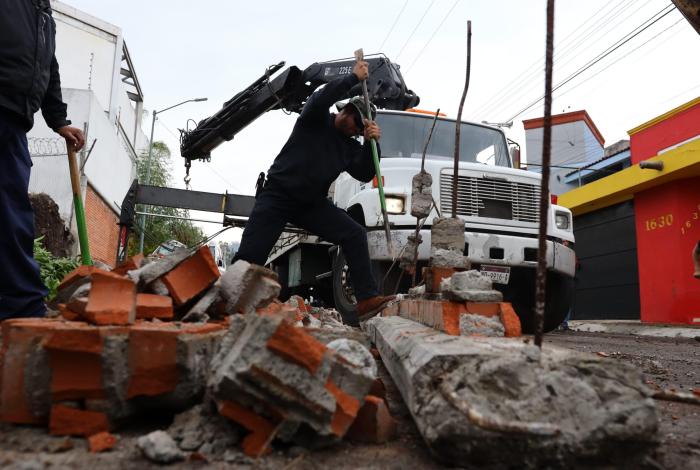 Supervisa Alfonso Martínez, jornada de limpieza; retiran escombros, maleza y basura