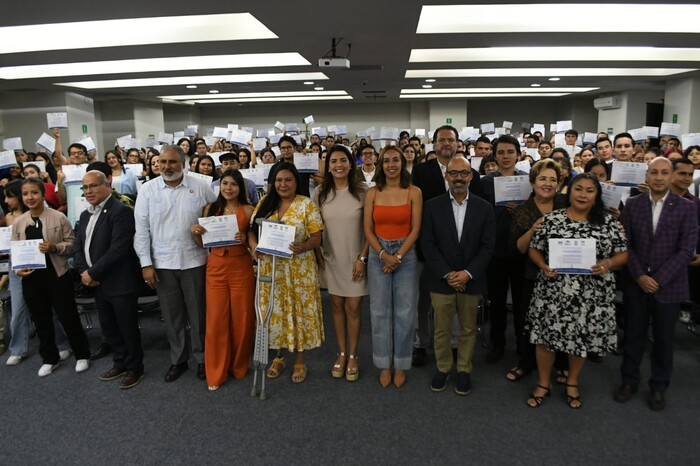 Talento juvenil de Morelia, brilla con entrega de constancias del Programa de Becas 2025