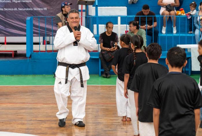 Talentos deportivos muestran avances en karate y taekwondo