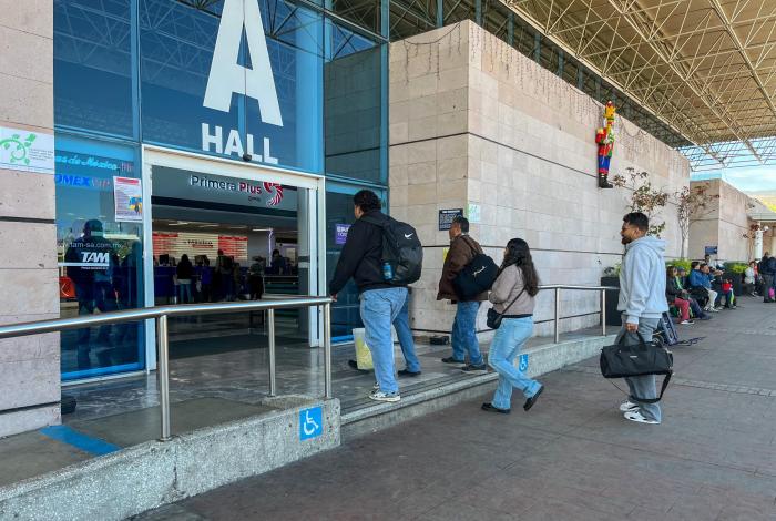 TAM suspende corridas por bloqu3os carreteros